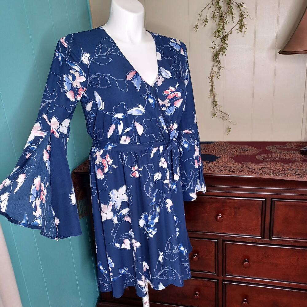 Westport Navy Blue Pale Pink White Floral Dress Split Flared Sleeves